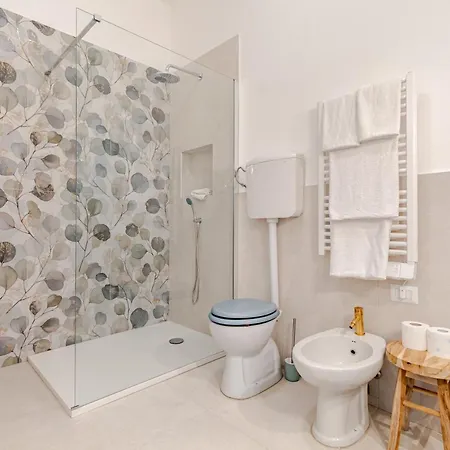 Proletarian Apartament Mediolan